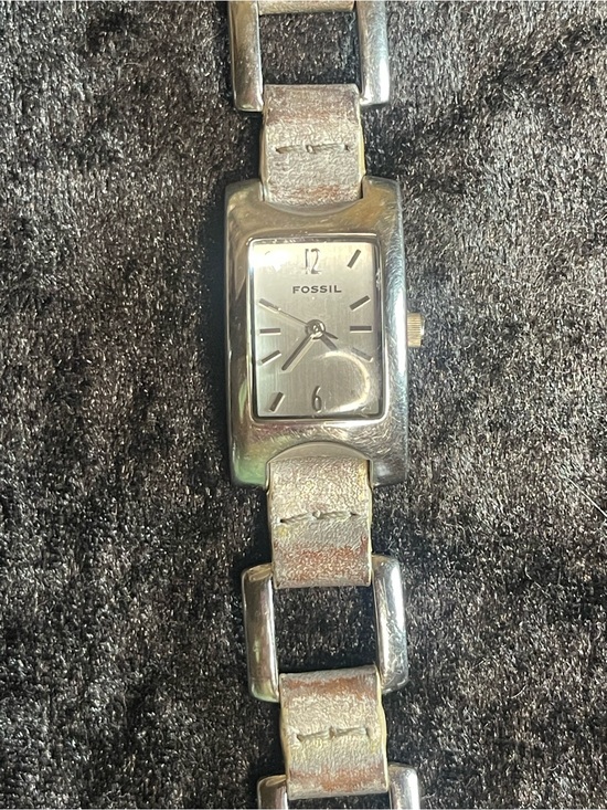 Jewelry - 2000’s Fossil F2 watch